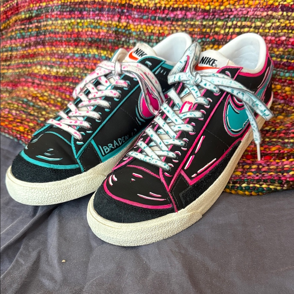 Nike MEN’S Black Sneakers with Pink & Teal Graphic Accents